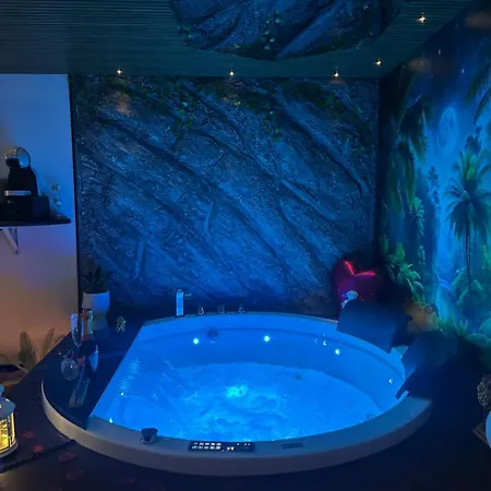 Moonlight Jungle Luxury Apartment *