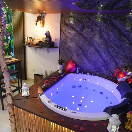 Moonlight Jungle Luxury Avola