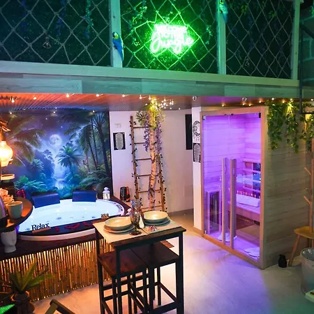 Moonlight Jungle Luxury Apartment Avola