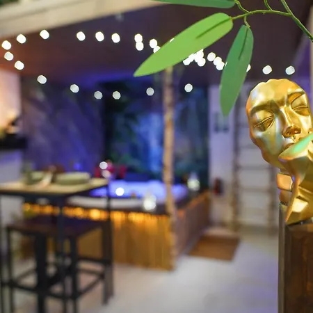 Moonlight Jungle Luxury Avola