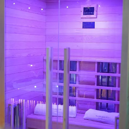 Moonlight Jungle Luxury Apartment Avola