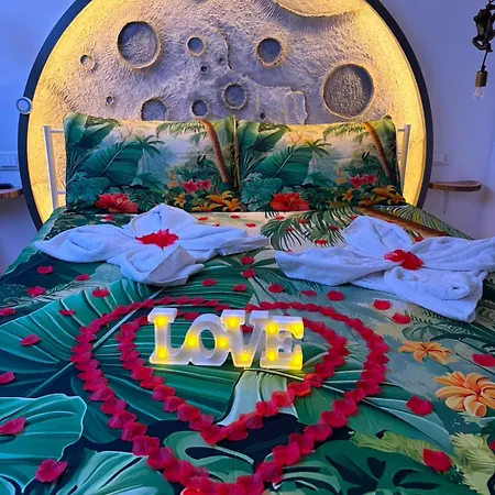 Moonlight Jungle Luxury