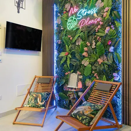 Moonlight Jungle Luxury *