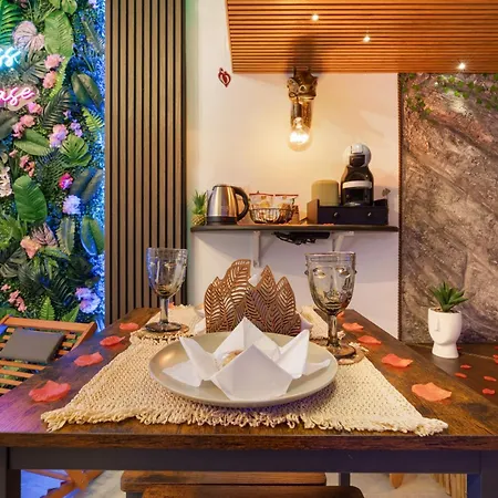 Moonlight Jungle Luxury Apartment Avola
